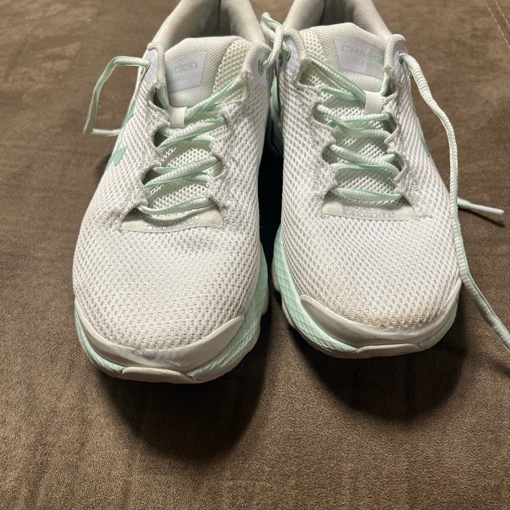 Women size 8 under armour shoes